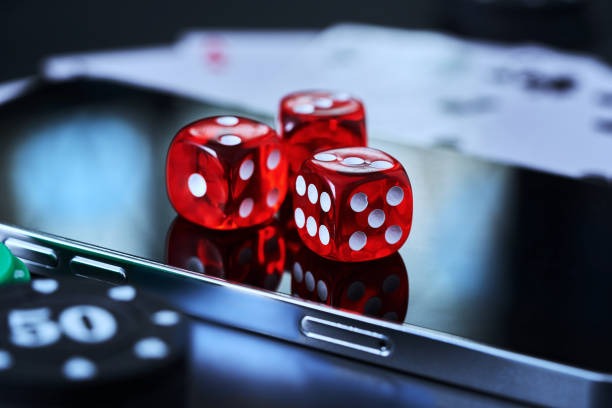 Super Sic Bo betting panel and live dealer stream on disinitoto mobile interface